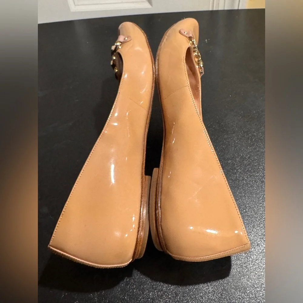 Kate Spade Tan Flats with Gold Chain Detail size 10